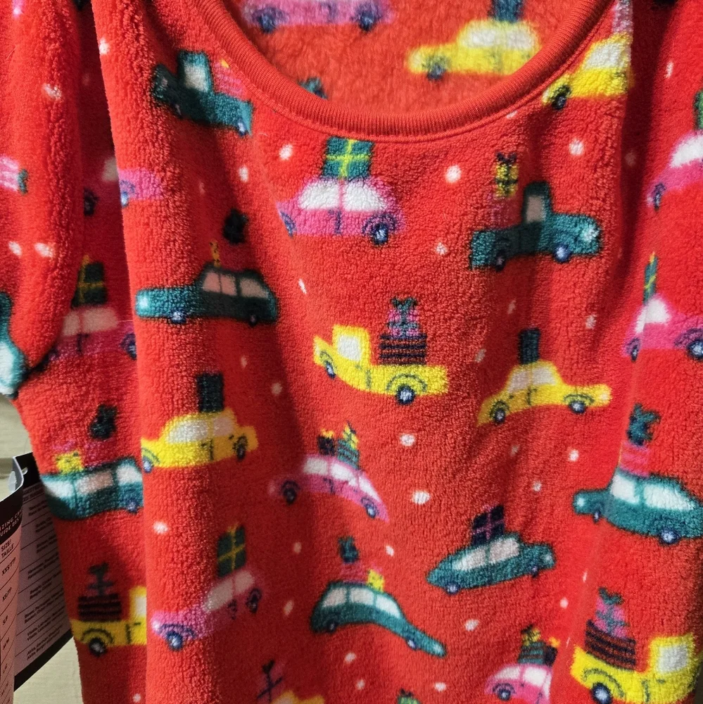 Hotel Doggy Red Car Christmas Present Graphic Plush Dog Pet Pajamas NWT Size: XL